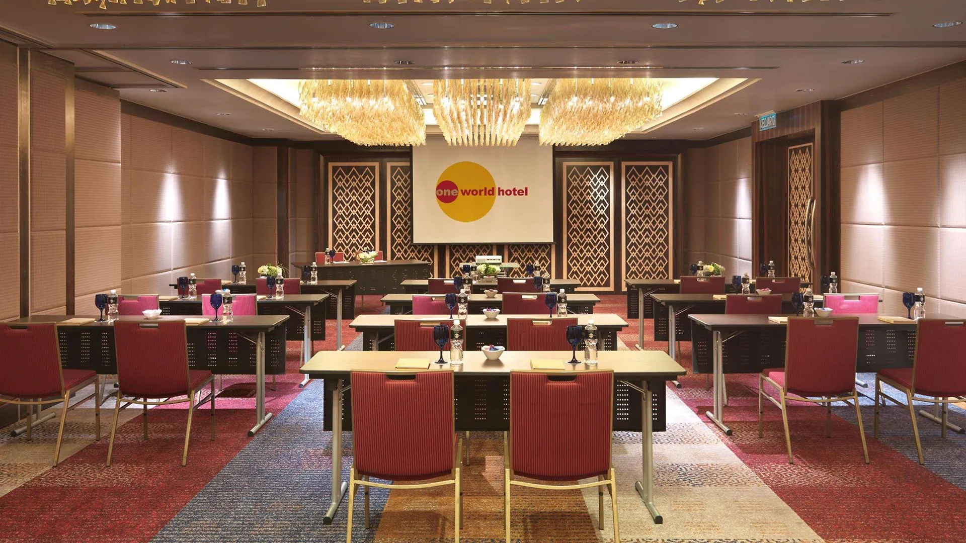 One World Hotel Петалинг-Джая
